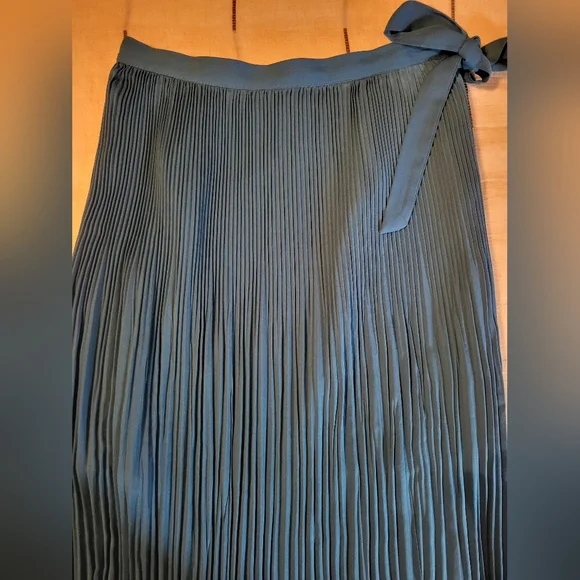 SUGAR LIPS Vibrant Blue Pleated Skirt S - Picture 7 of 10